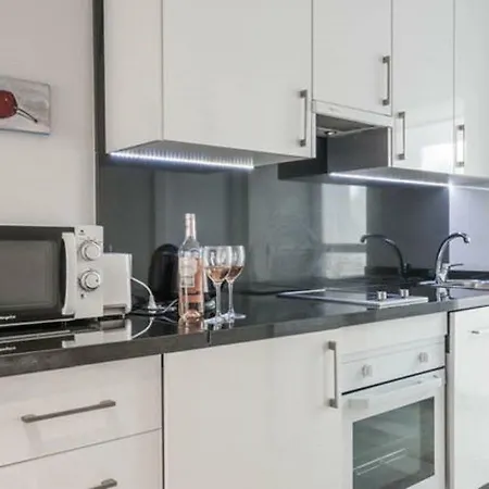 Casa Soleada - Beautiful Villa, Corner By Pools, Facilities,full Kitchen, 3 Terraces, Internet * Marbella