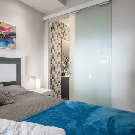 펜션 Casa Soleada - Beautiful Villa, Corner By Pools, Facilities,full Kitchen, 3 Terraces, Internet 마르베야